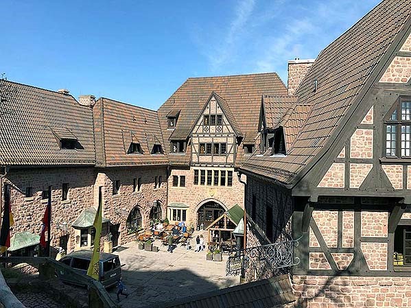 /photo/subarea/50_Thuringen-Eisenach_Wartburg-binnenhof.jpg