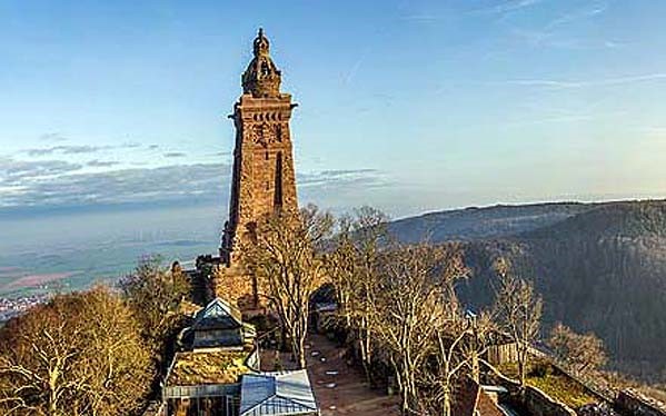 /photo/subarea/50_Thuringen-Kyffhaeuser-Barbarossa-monument.jpg